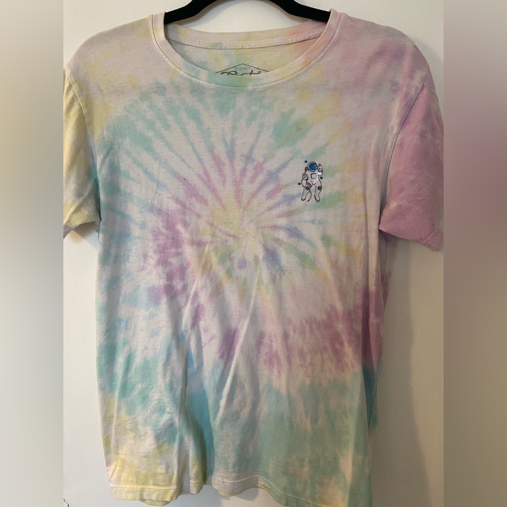 Fade tie dye tee with astronaut on left side